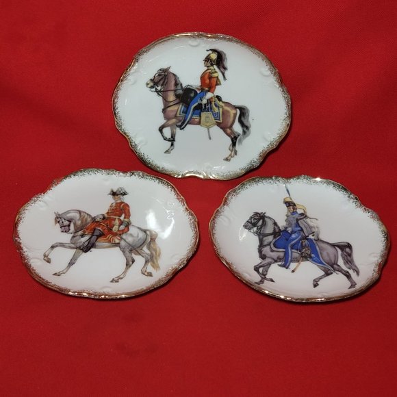 Gift Gallery Japan French Equestrian  Royal Garde Decorative Wall Plate Set of 3 - Picture 1 of 11